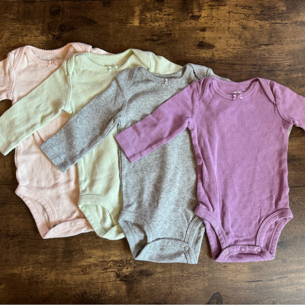 Set of Four Long Sleeve Baby Bodysuits 🩶